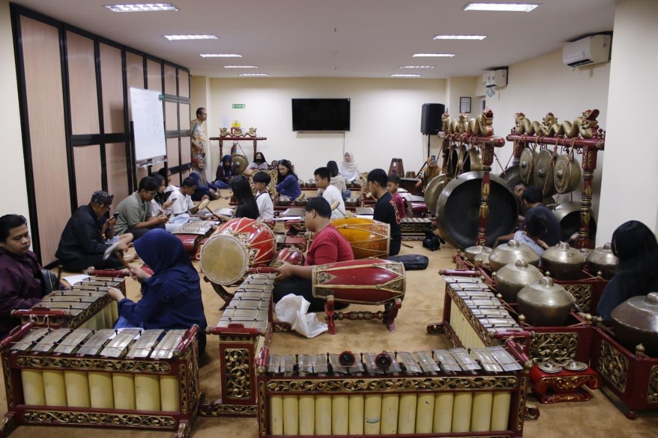 Latihan Karawitan